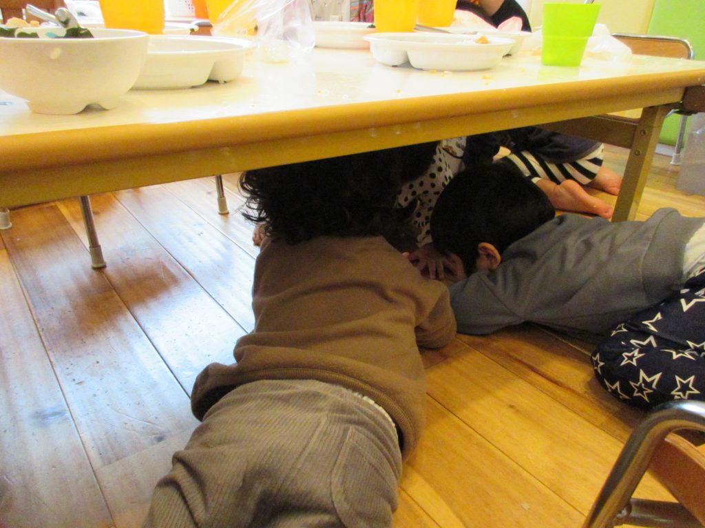 紙芝居「できるかな？じしんのひなんくんれん」