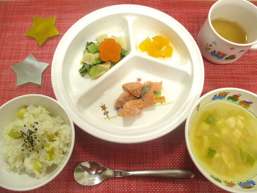 【10月8日㈫の給食・おやつ】