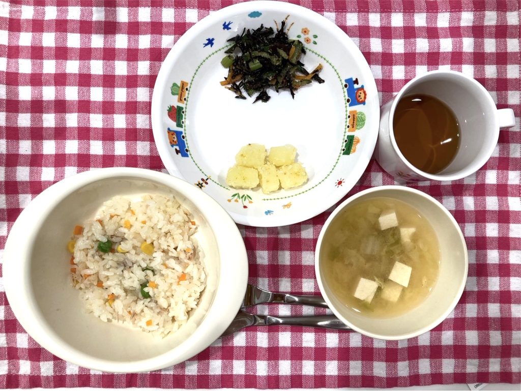 11月4日(土)の給食・おやつ
