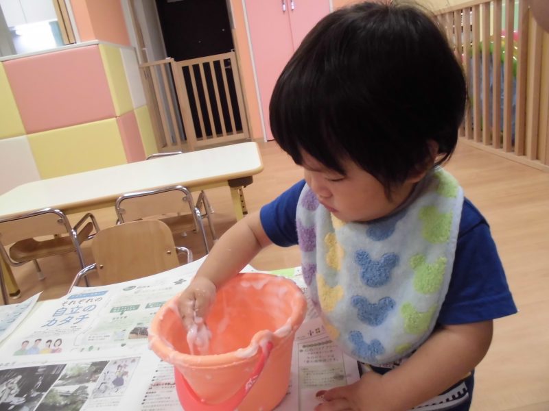 【小規模保育園：小田原園】片栗粉スライム遊び♪