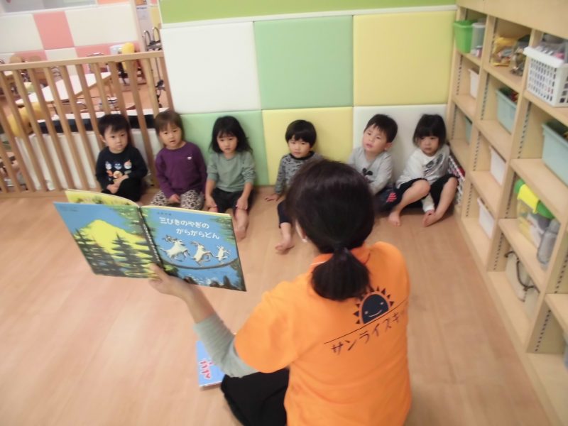絵本プログラム　絵本の紹介♪