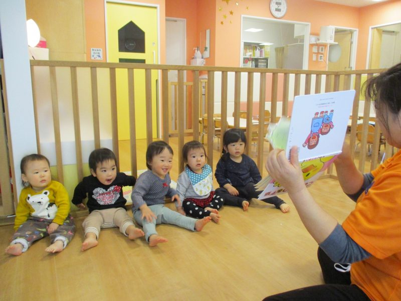 【小規模保育園：小田原園】絵本プログラム　0歳児お気に入りの絵本