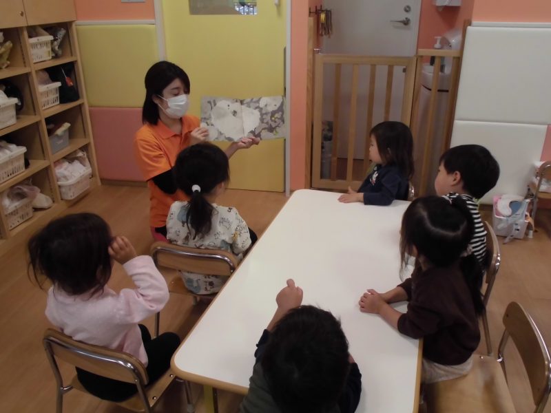 【小規模保育園:小田原園】絵本プログラム　生き物の絵本✨