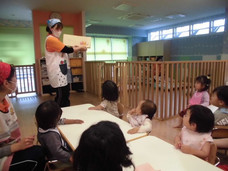 【小規模保育園：小田原園】絵本プログラム　おしくらまんじゅう✨