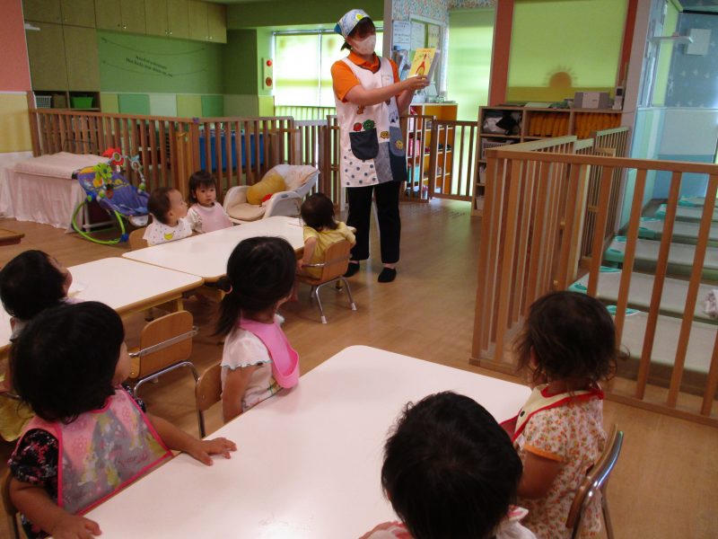 【小規模保育園：小田原園】絵本プログラム　こんにちはこんにちは