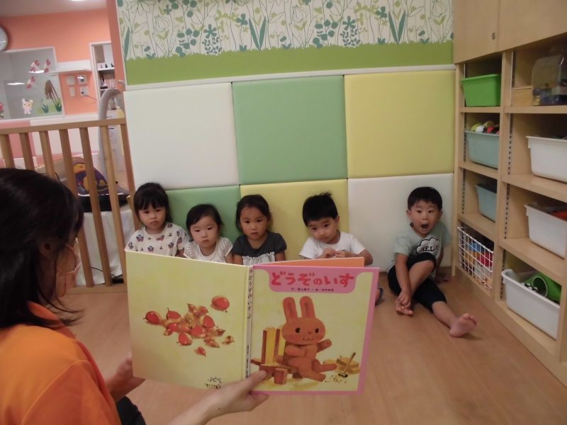 【小規模保育園：小田原園】絵本プログラム　「どうぞのいす」?