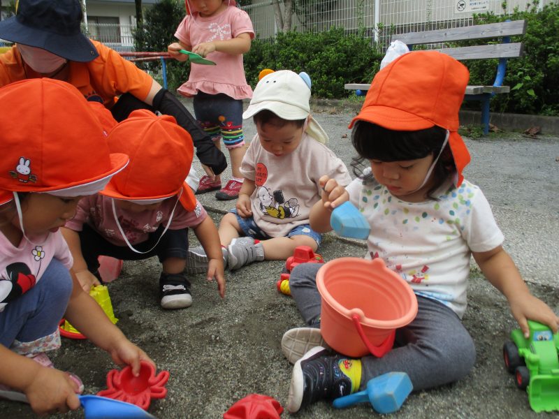 【小規模保育園：小田原園】絵本プログラム　せんろはつづく?