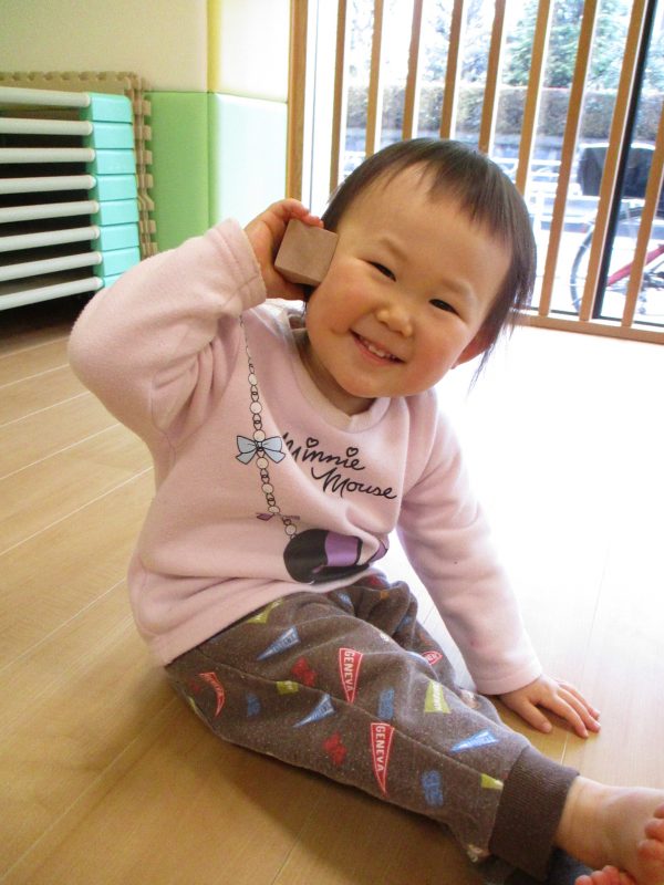 【小規模保育園:小田原園】絵本プログラム　「てぶくろ」