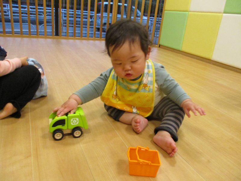 【小規模保育園：小田原園】絵本プログロム「おべんとう」