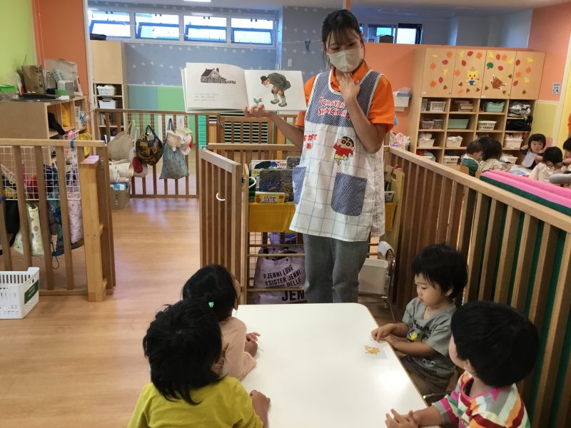 【小規模保育園:小田原園】絵本プログラム「おおきなかぶ」