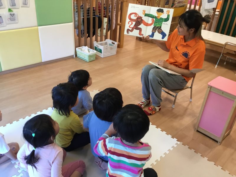 【小規模保育園:小田原園】絵本プログラム「できるかな？」あたまからつまさきまで
