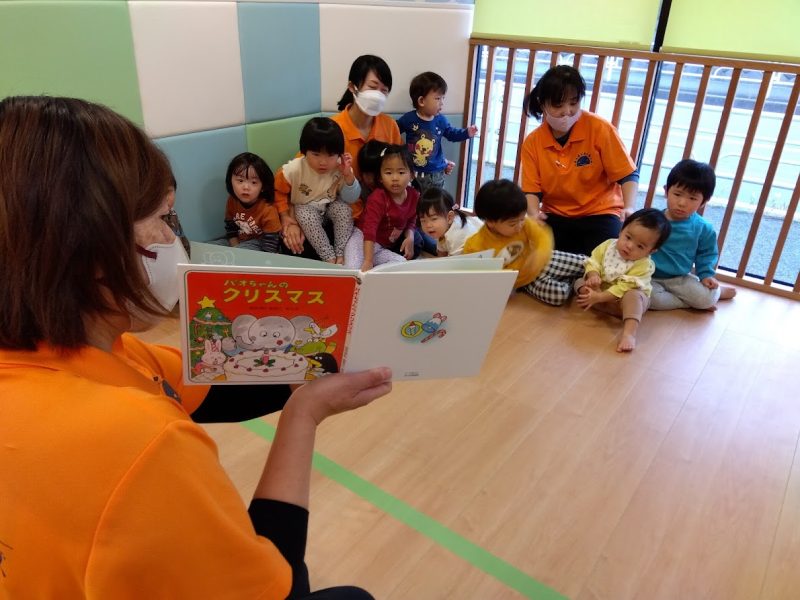 【小規模保育園:小田原園】絵本プログラム「パオちゃんのクリスマス」🎄