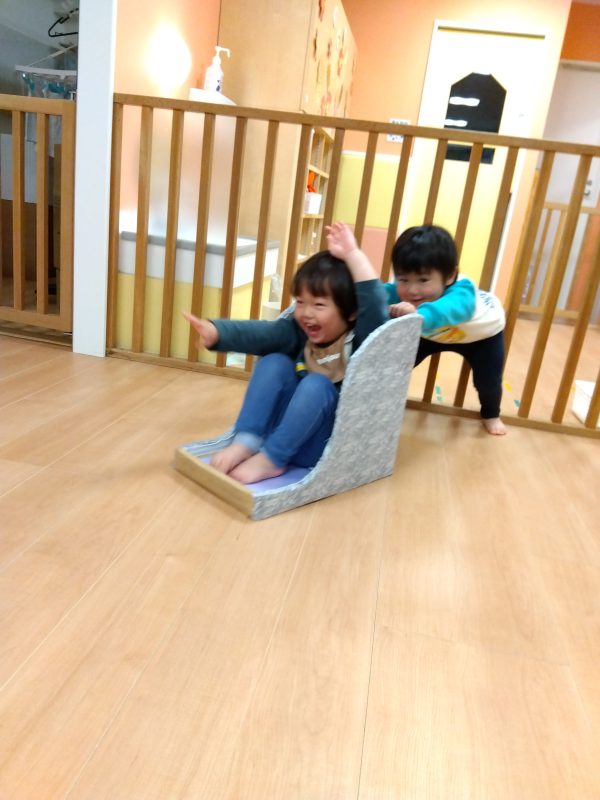 【小規模保育園:小田原園】体の使い方が器用になる遊び