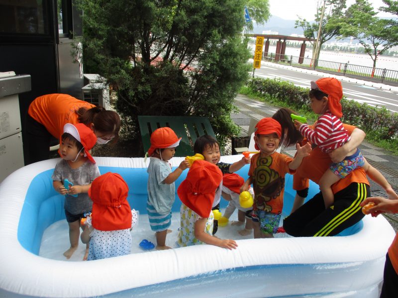 ♬ 水遊び大好き ♬