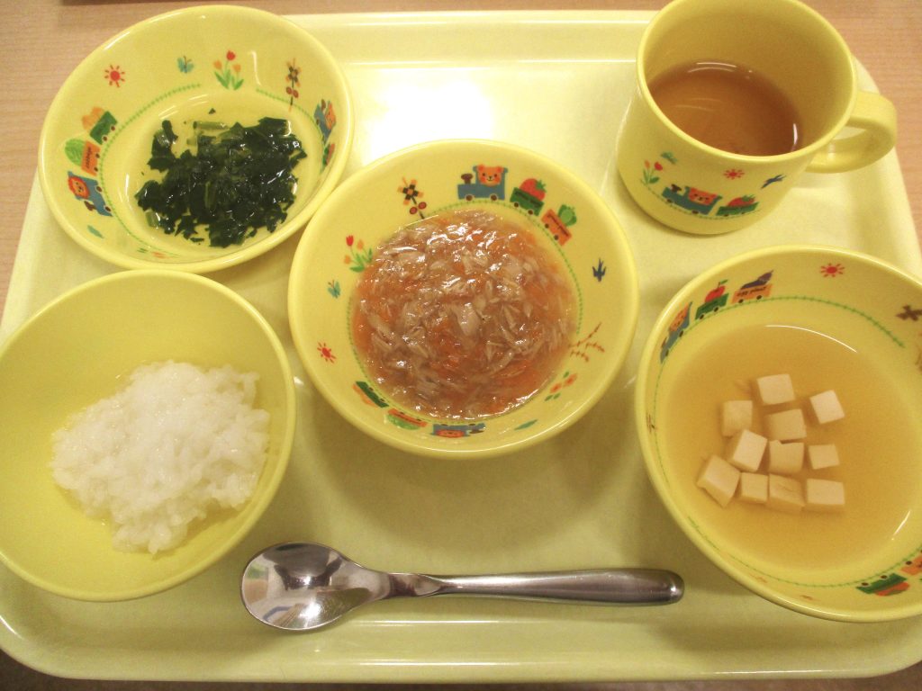 8月14日(月)の給食・おやつ