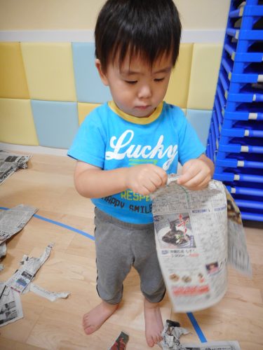 新聞紙遊び♪