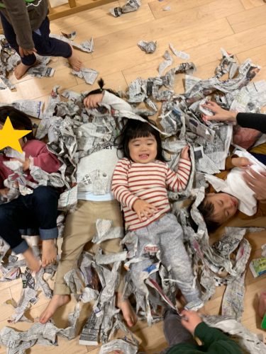 ★上から読んでも下から読んでも新聞紙★