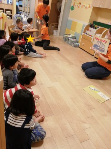 ★今週の絵本読み聞かせの様子★