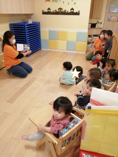 ★今週の絵本読み聞かせの様子★