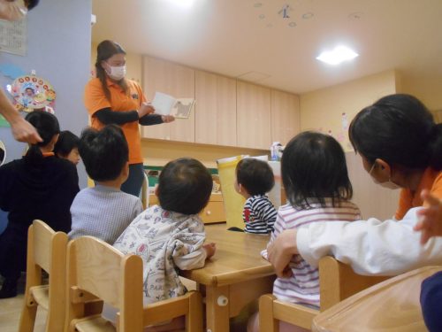 ★今週の絵本読み聞かせの様子★