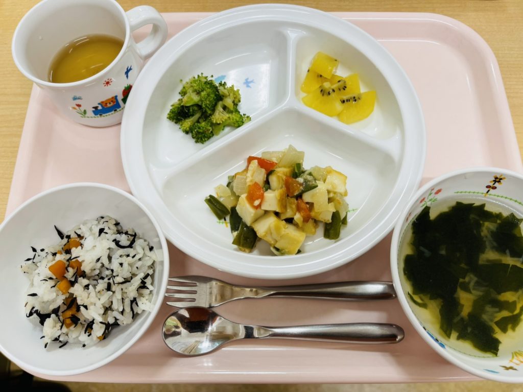 １月21日(土)の給食・おやつ