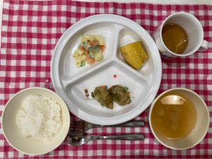 8月18日(金)の給食・おやつ