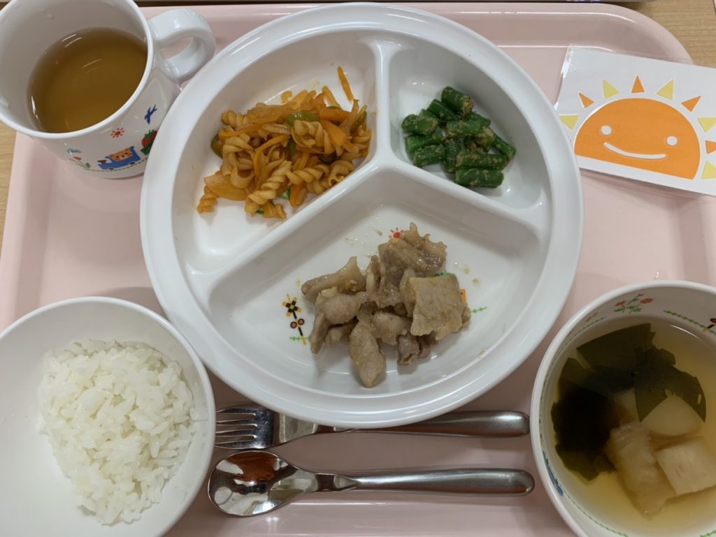 11月15日(火)の給食・おやつ