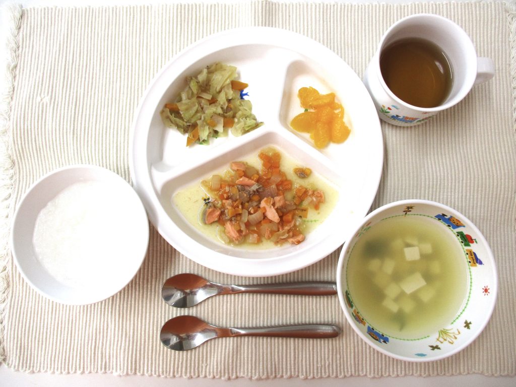 8月10日(木)の給食・おやつ