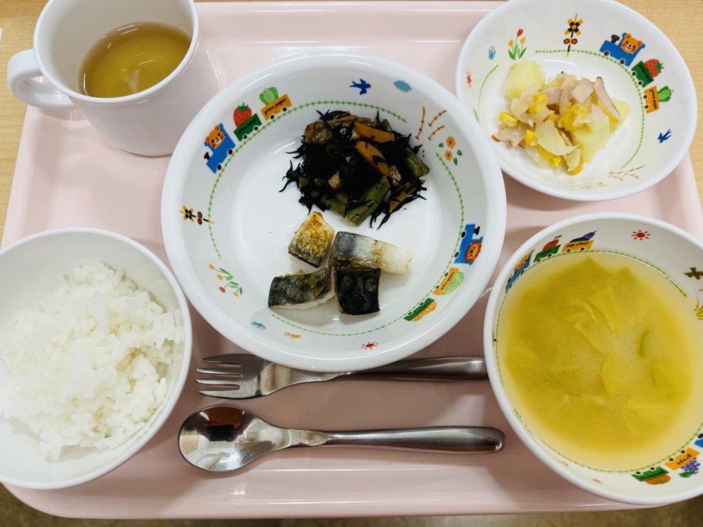 5月29日(月)の給食・おやつ