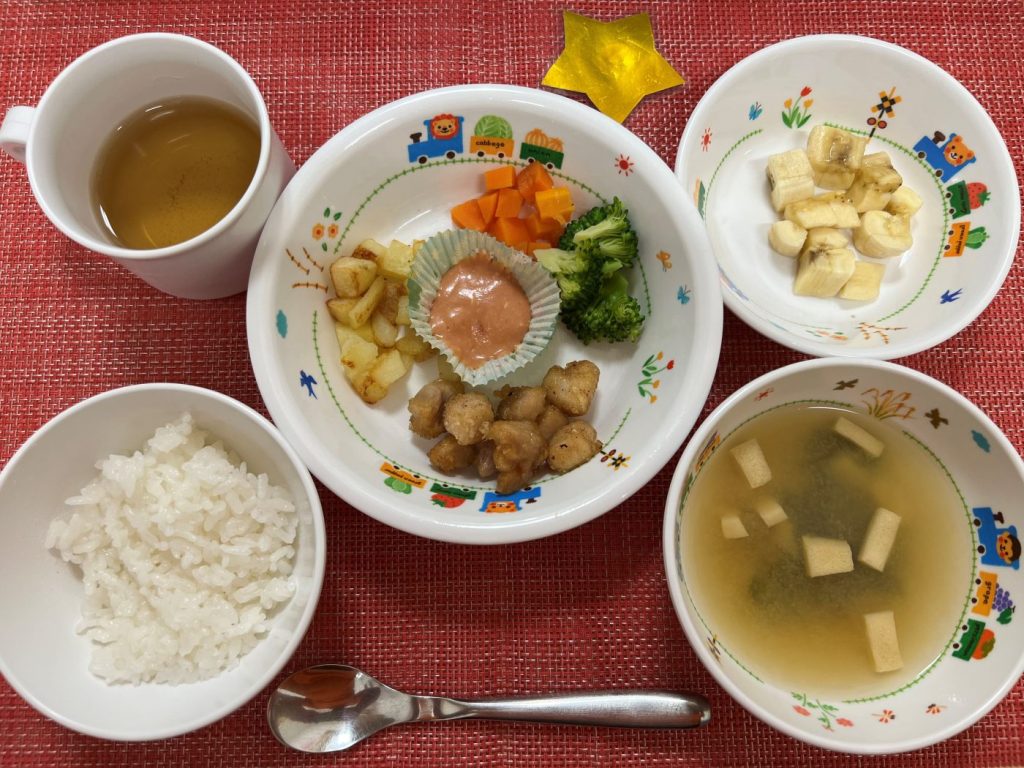 【3月25日㈫の給食・おやつ】　お誕生日会