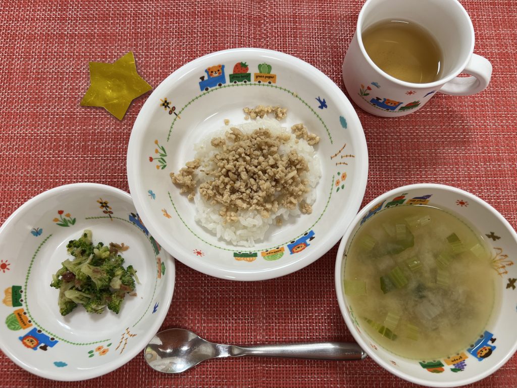 【6月２日㈪の給食・おやつ】