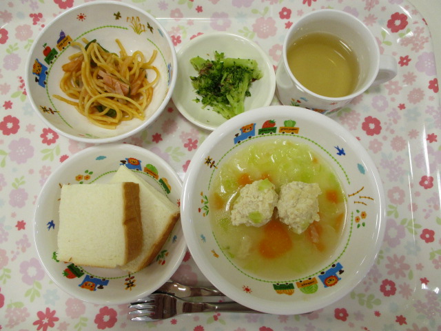 本日のお給食　今日はお誕生日会メニューです☆彡