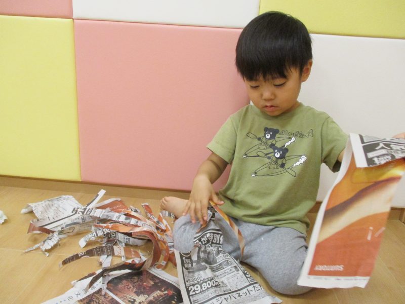 『新聞紙あそび楽しかったね♪』