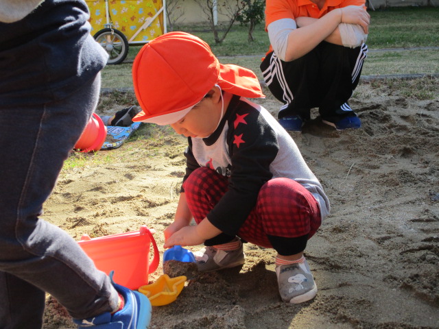 お外で何をしてるかな？