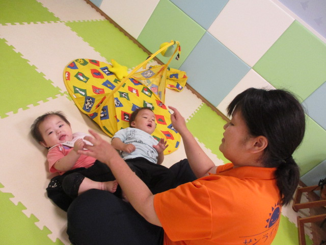 お部屋ではどんなことをしているのかな？