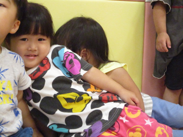 風船遊び・保育シーン