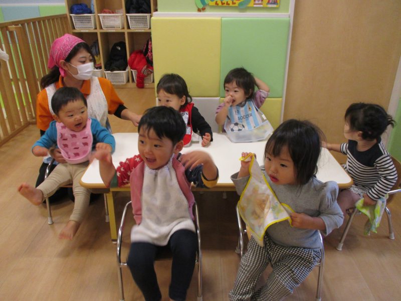 3月20日(月)の給食・おやつ