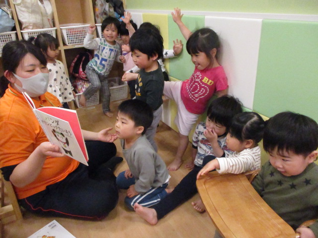 8月14日(月)の給食・おやつ