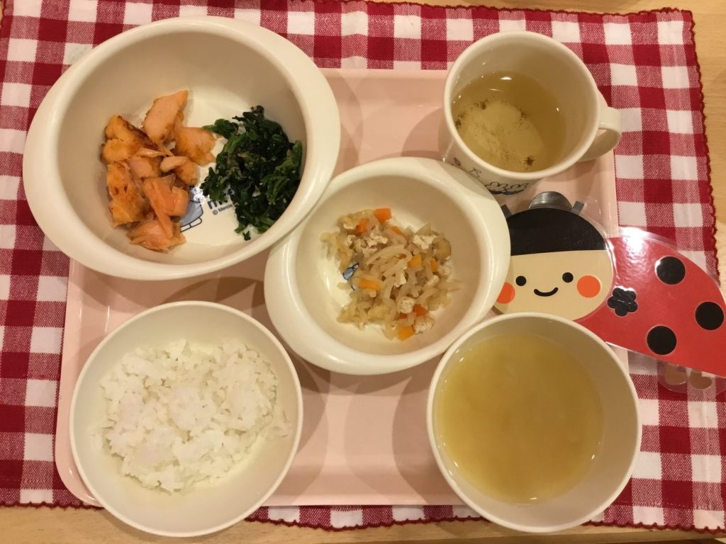 12月24日(土)の給食・おやつ