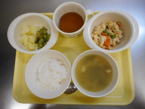 10月６日（土）の給食＆おやつメニュー