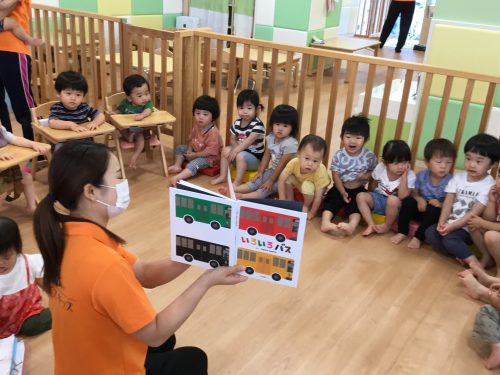 絵本の読み聞かせ♪