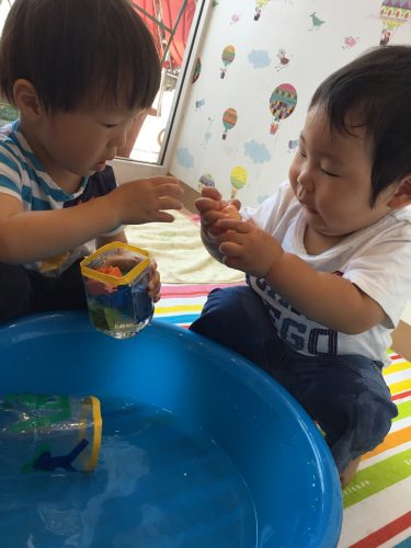 氷の感触遊び♪