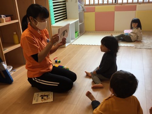 絵本の読み聞かせ?