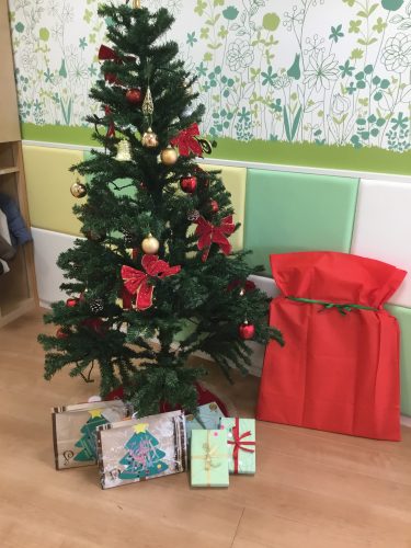 今週の絵本の読み聞かせ＆クリスマス会