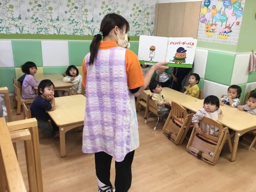 今週の絵本の読み聞かせ～朝の会～♪