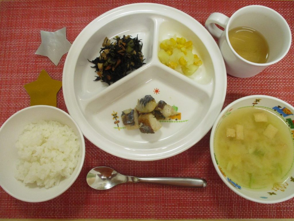 【5月1日(水)の給食・おやつ】