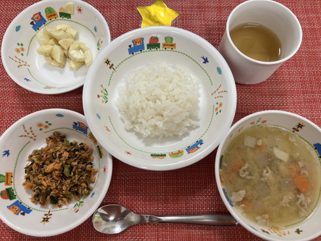 【10月30日㈭の給食・おやつ】