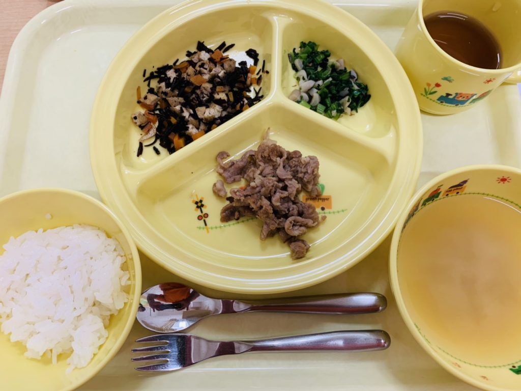 4月27日(木)の給食・おやつ