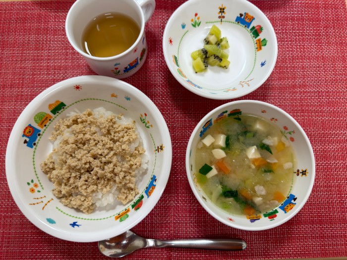 【3月6日㈮の給食・おやつ】