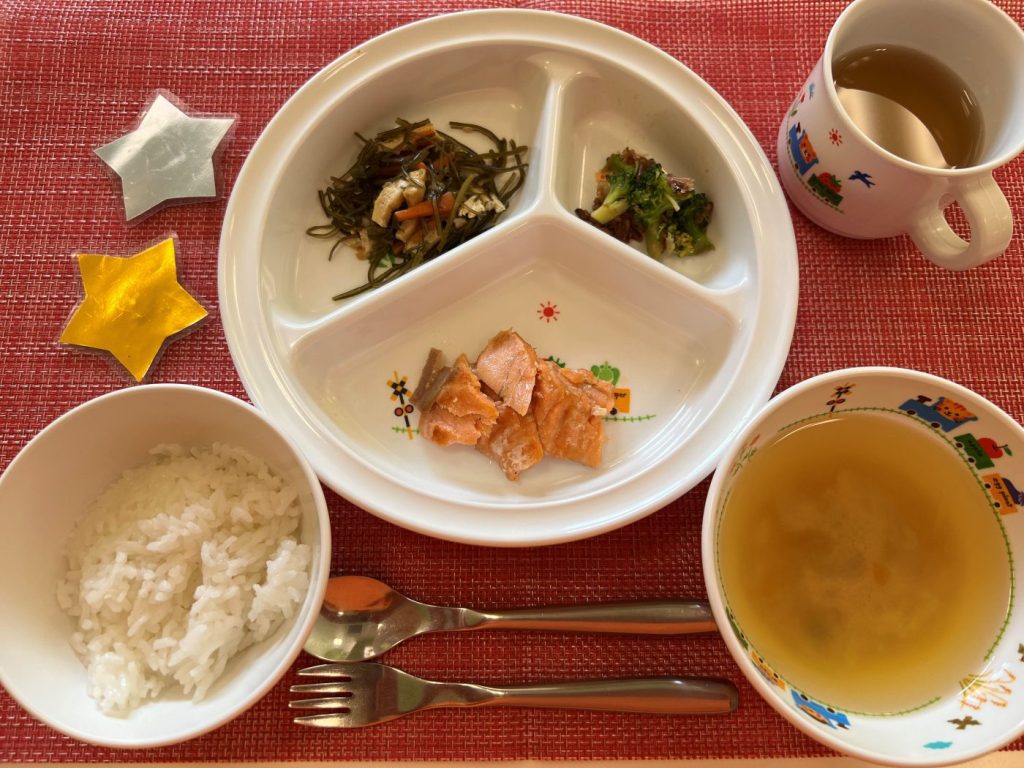 【11月8日㈮の給食・おやつ】